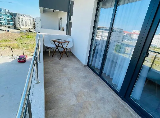 Апартаменты Happy Mamaia Nord 2 *